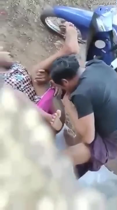 ဆိုင်ကယ်ဘေးကအတွဲ ချောင