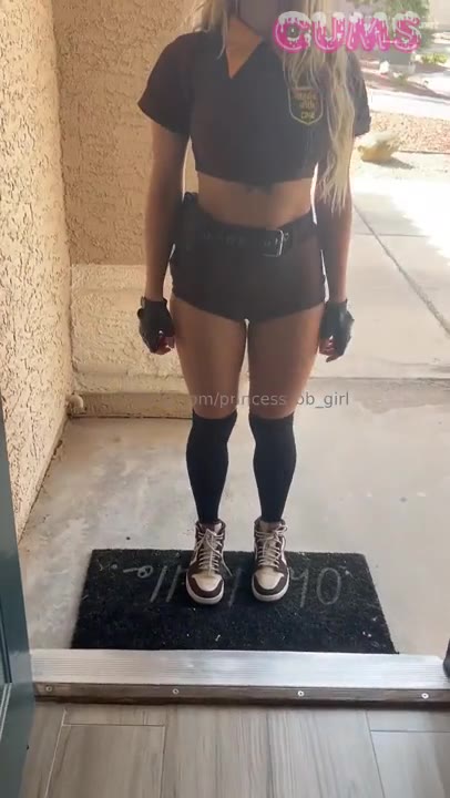 delivery_girl_princess_bb_girl_gets_creampied