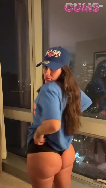 fernanda_mota_farhat_rubs_her_pussy_til_it_cums