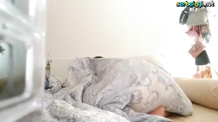 အိမ်မှာပဲကျုံးတဲ့ ထိုင