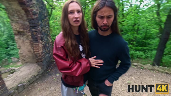 Mari Moon Clithanger