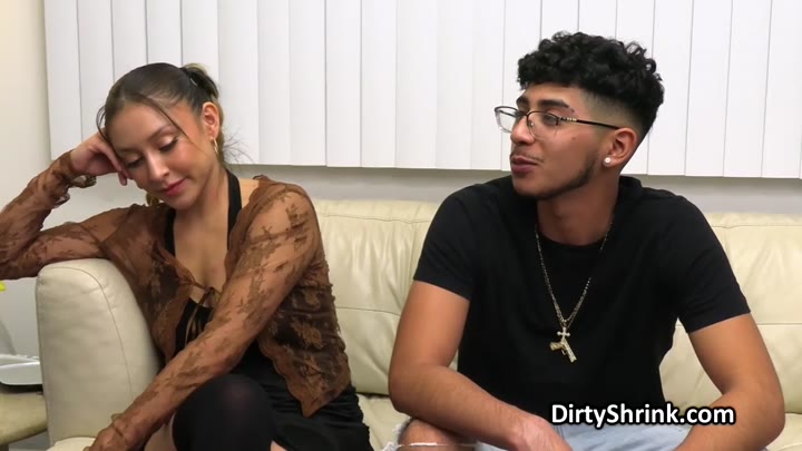 Eat and fuck that juicy pussy on threesome therapy