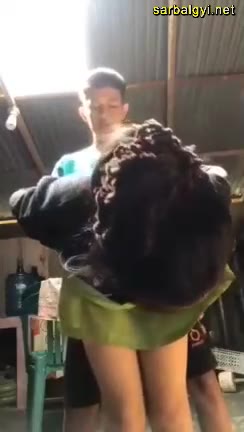 ဆိုင်ရှေ့မှာ ပေါ်တင်ကြ