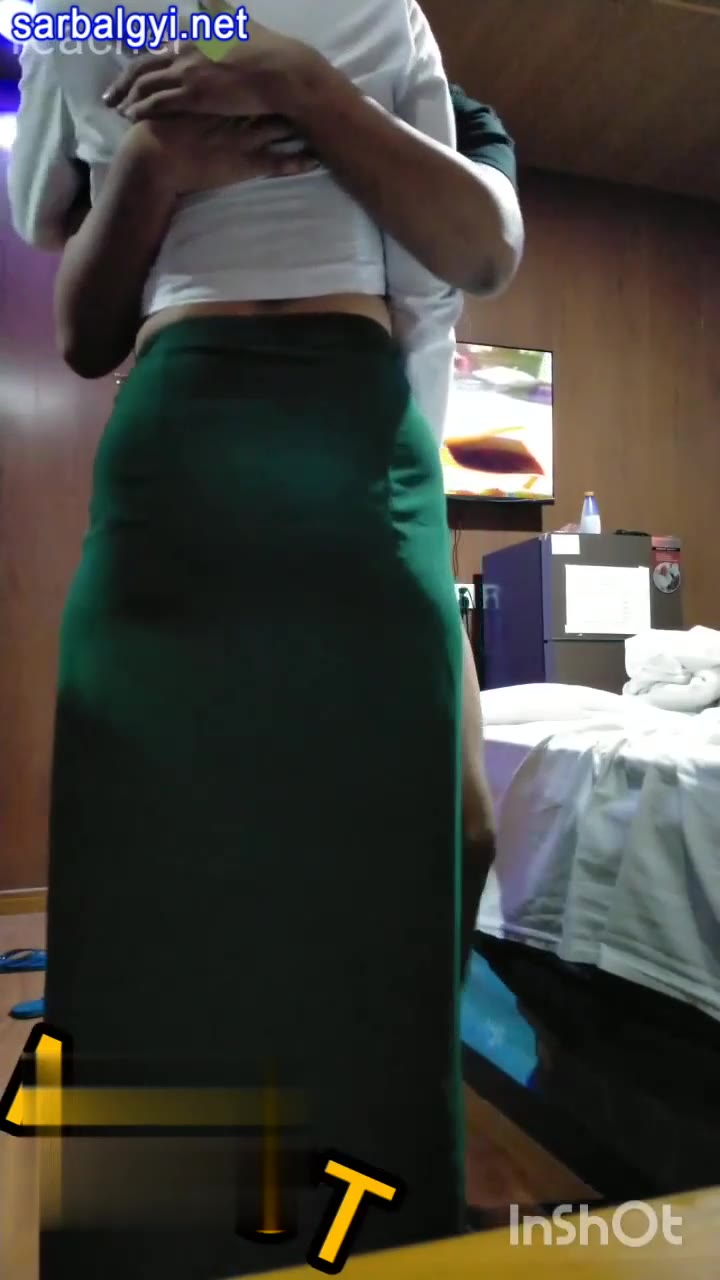 ဆရာမလေးကို နေရာစုံခေါ်