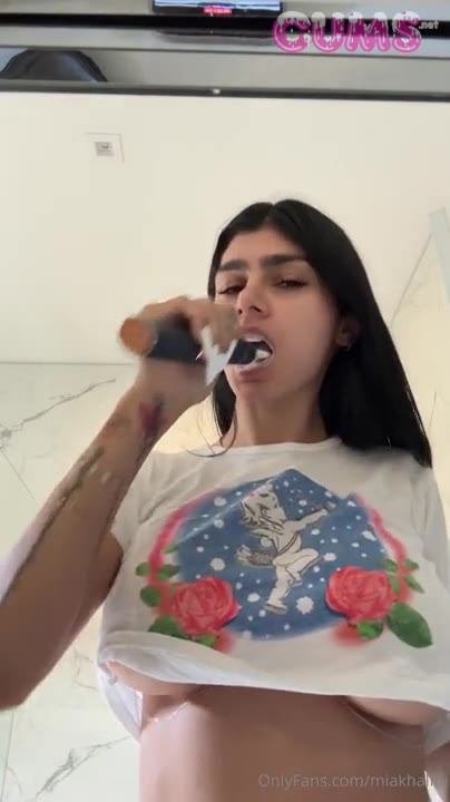 mia-khalifa-41min-morning-stretch