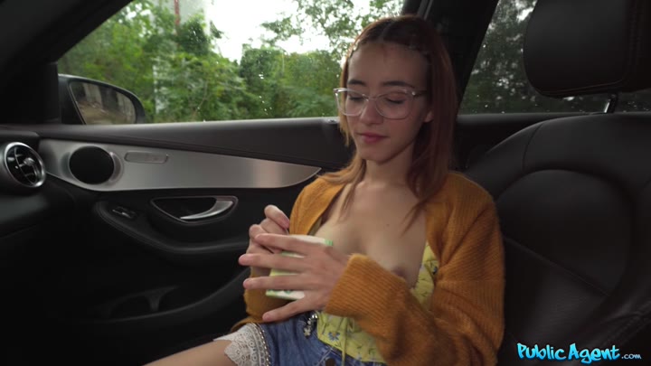 Little Chloe Pussy will Stretch