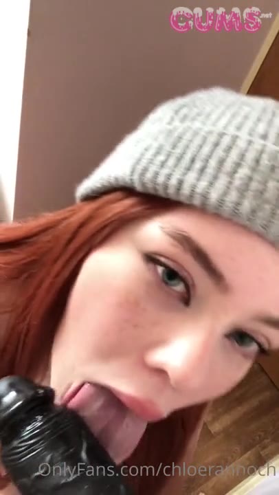 okichloeo-sucks-a-black-dildo