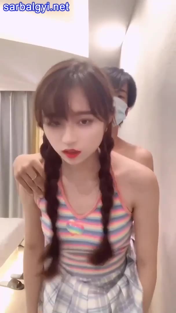 ဟိုတယ်မှာ အချောလေးတွေက