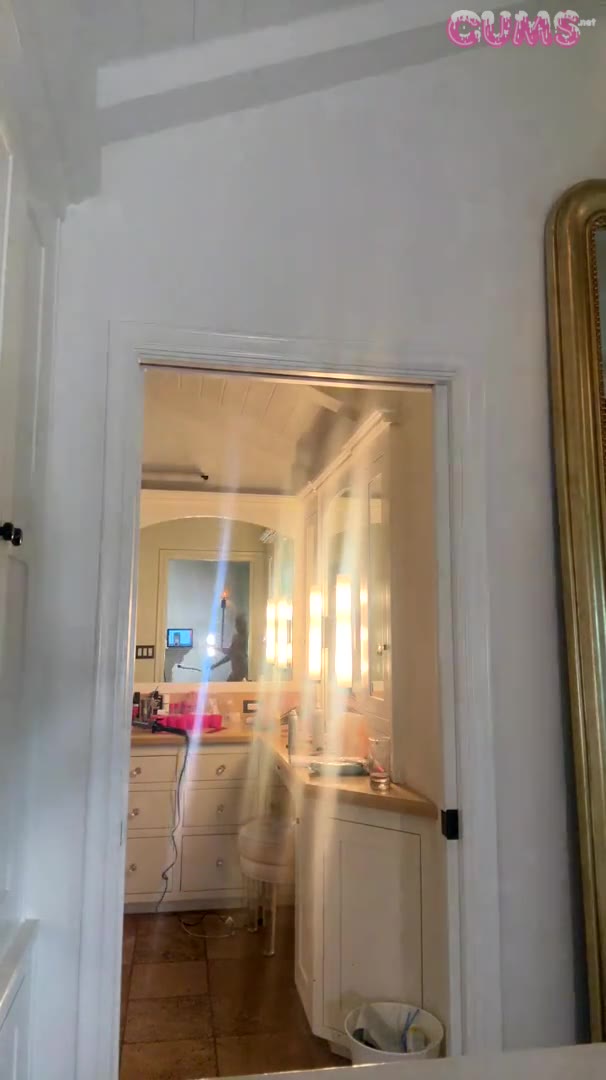 lindsey-pelas-28th-march-livestream