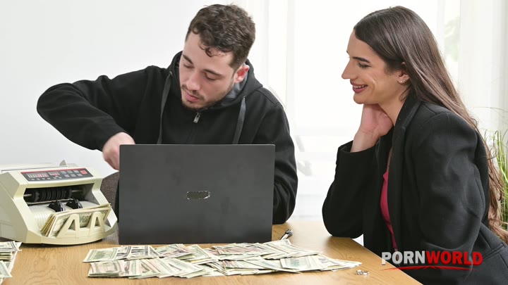 Candie Luciani Takes DP Slamming During Secret Deal