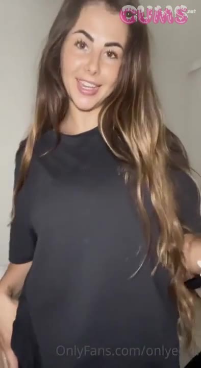 onlyeeeli_strips_then_uses_vibrator_to_cum